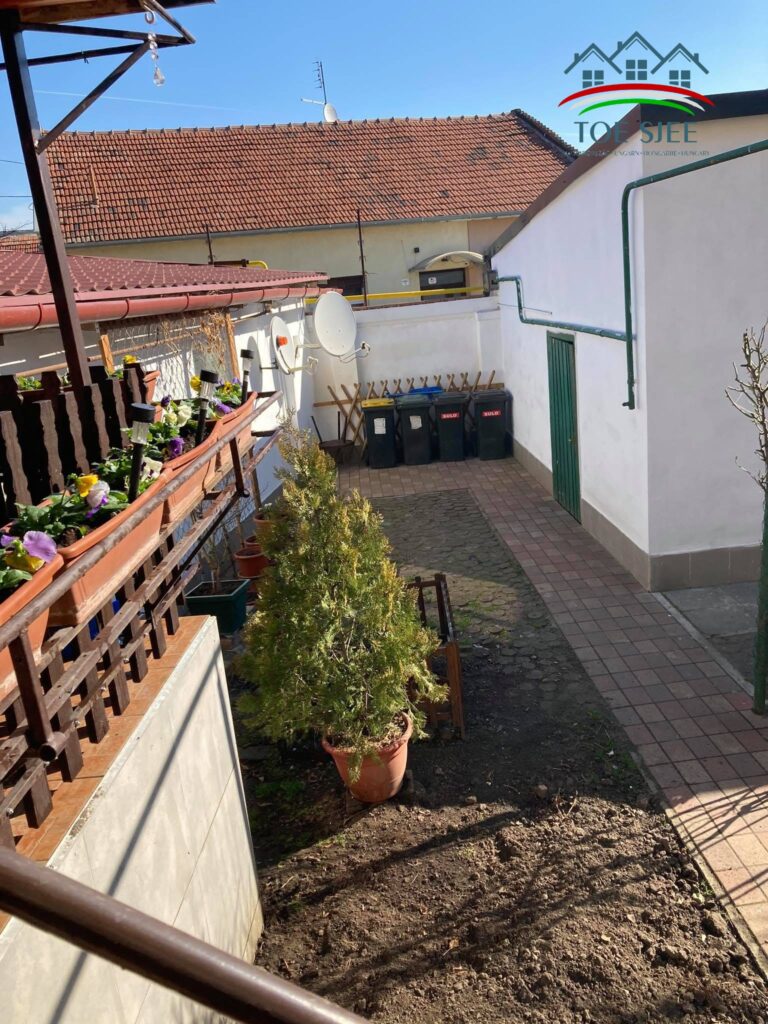 Eengezinswoning van 296 m² te koop in Szolnok, perceel van 345 m² – 10