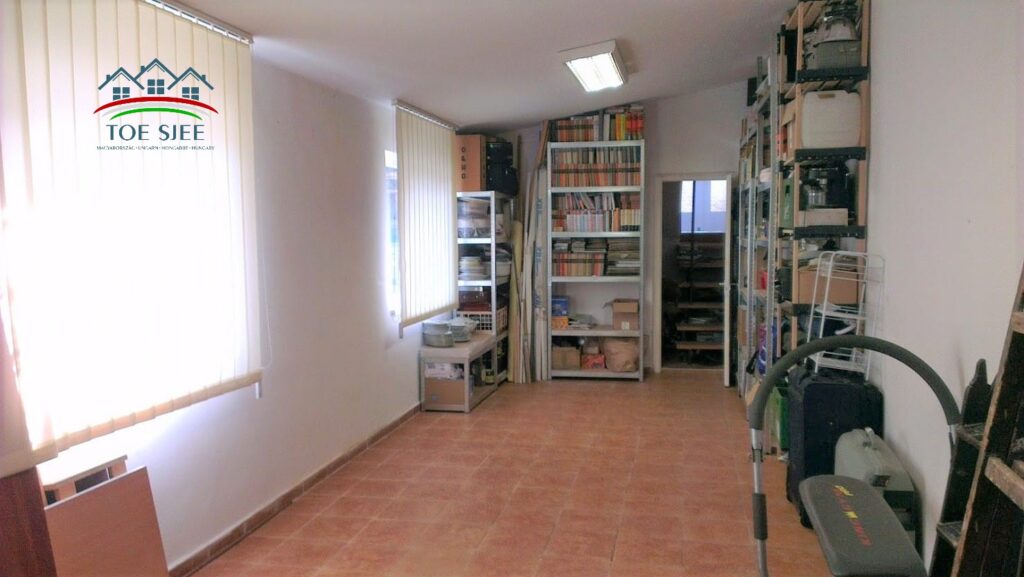 Eengezinswoning van 296 m² te koop in Szolnok, perceel van 345 m² – 17