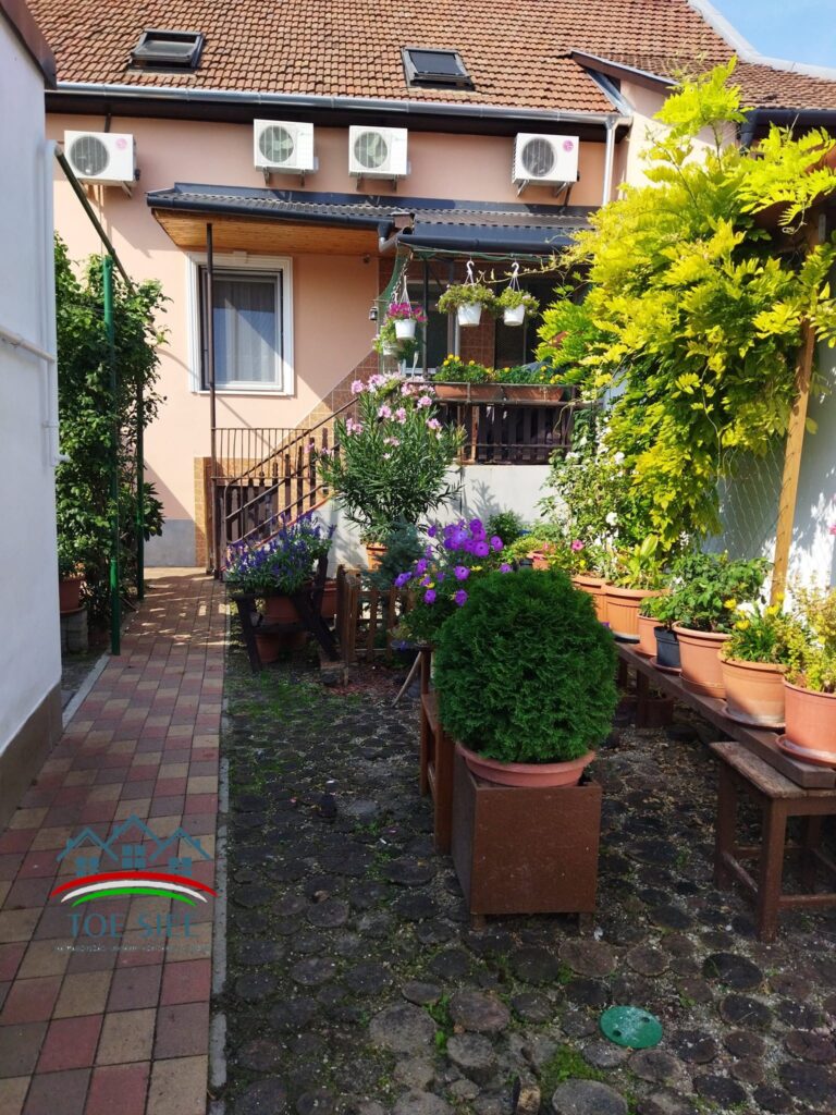 Eengezinswoning van 296 m² te koop in Szolnok, perceel van 345 m² – 2