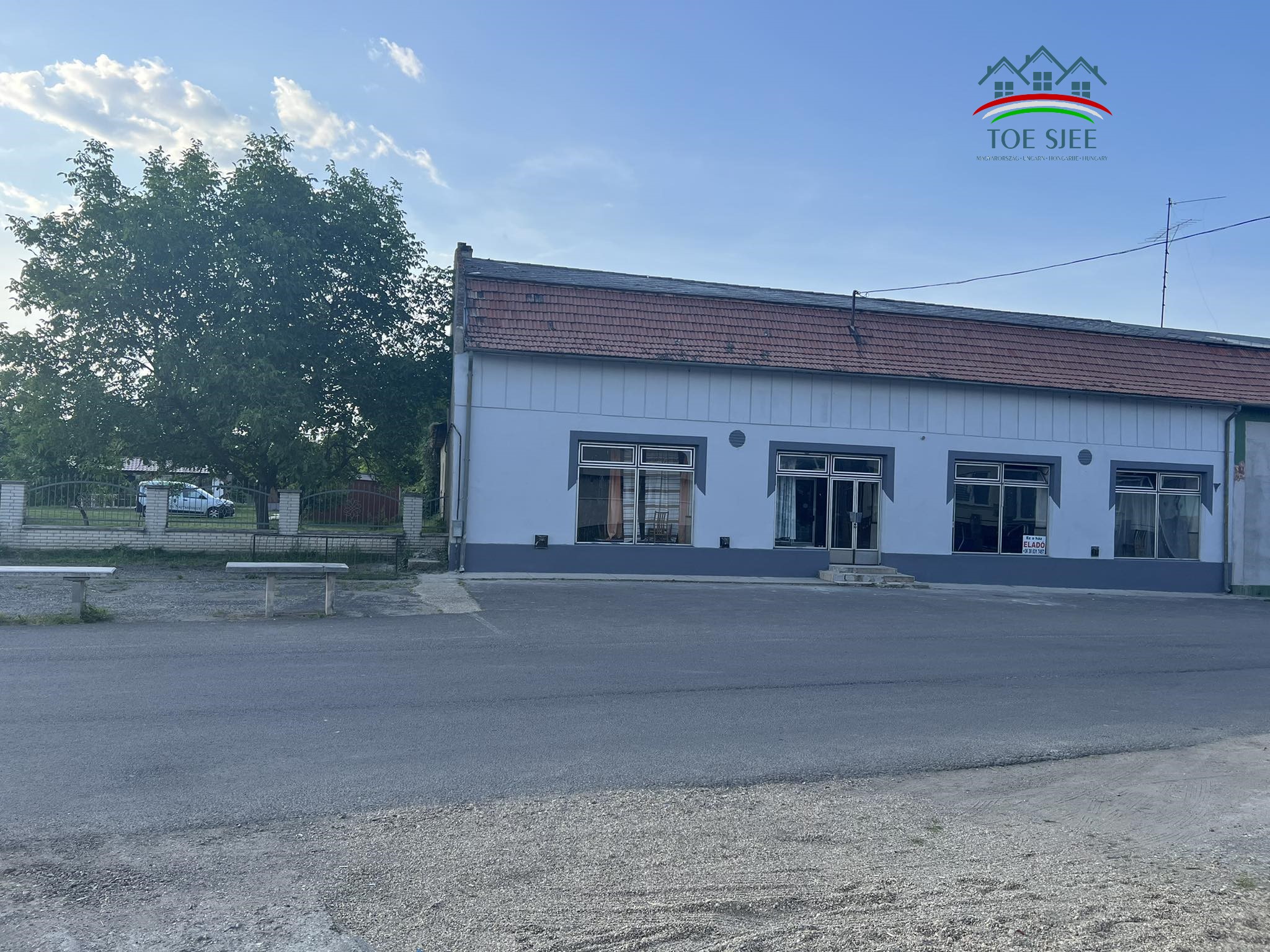 Eladó 365 m²-es vendéglátó egység Poroszlón, 150 m²-es telken